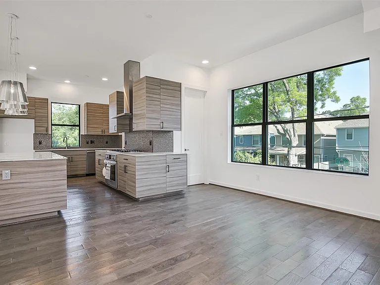 815 W 17th St — Photo 20