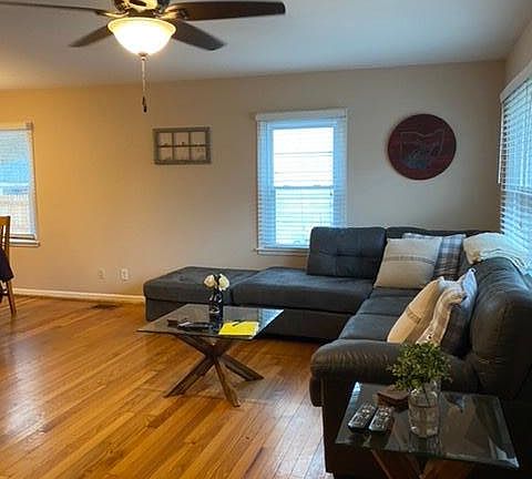 3rd image of 22 Apple Lane Dr