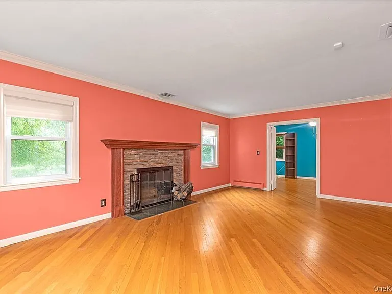 709 Carlyle St — Photo 5