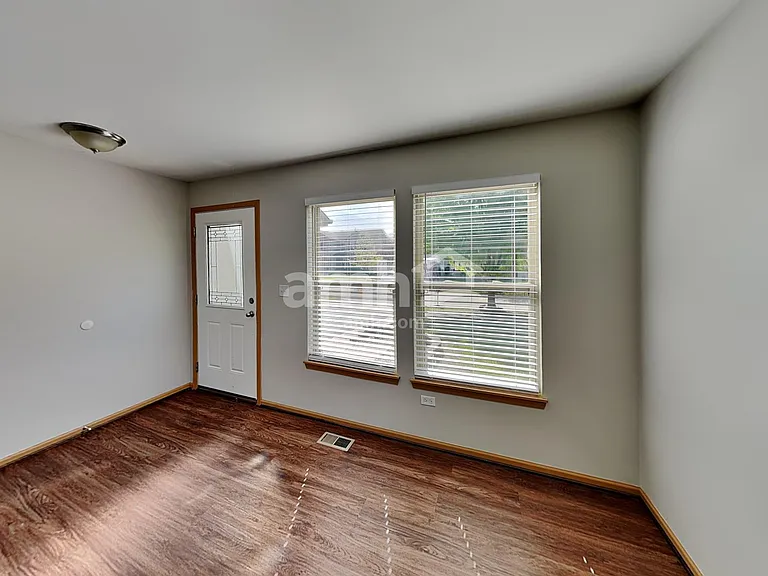 3226 Kenilworth Ln — Photo 5