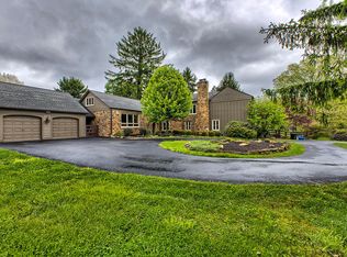 233 Saint Ives Dr, Greensburg, PA 15601