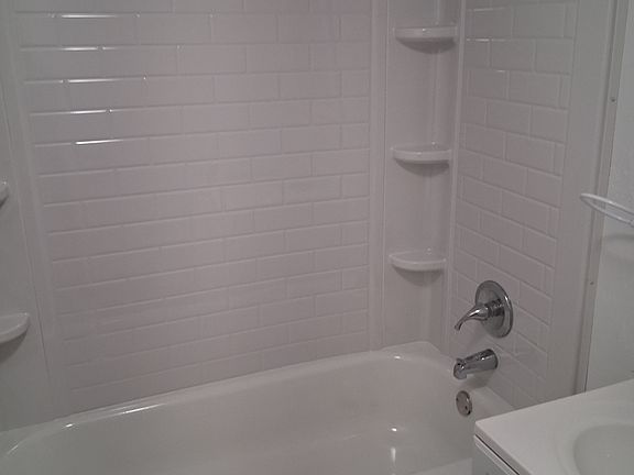 2nd image of 407 12th Ave W #B