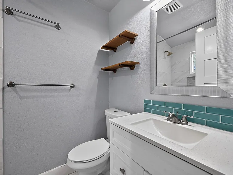 2321 Lakehurst Dr — Photo 16