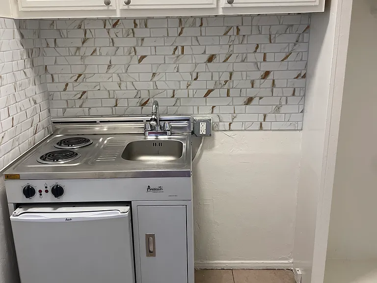 1331 N Alta Vista Blvd #103 — Photo 5