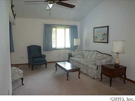 4th image of 816 Fairway Cir