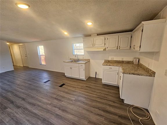 4th image of 262 Rearick Rd