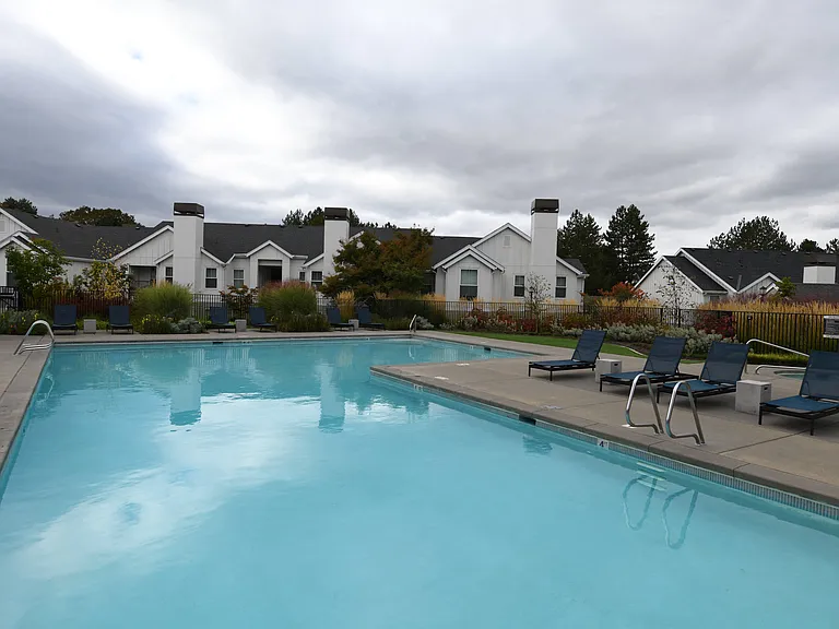 Emerald Place Apartments — Photo 16