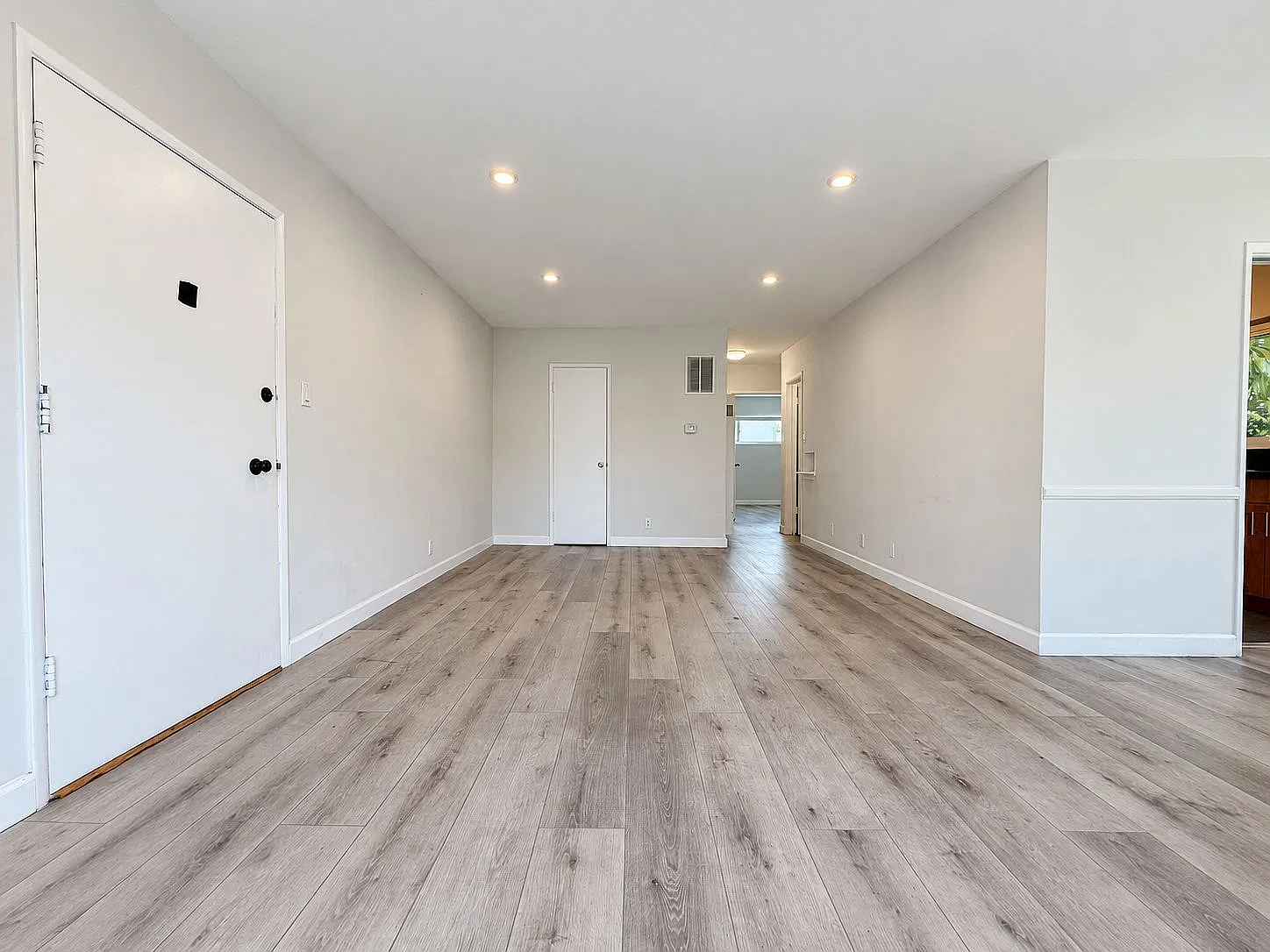 2 bed, 1000 sqft, $2,995 — Photo 3