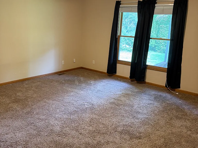 1011 Aaron Dr — Photo 11