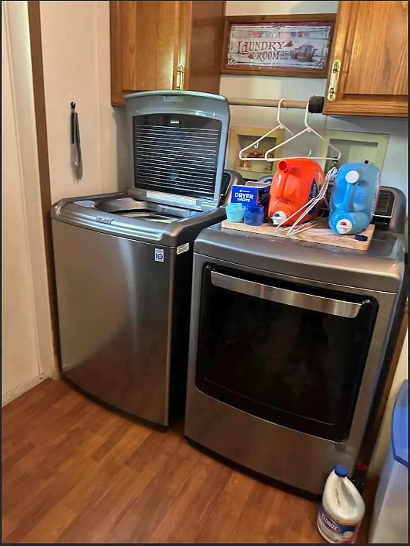Newly Remodeled 3 Bedrrom Move-In Ready! — Photo 3