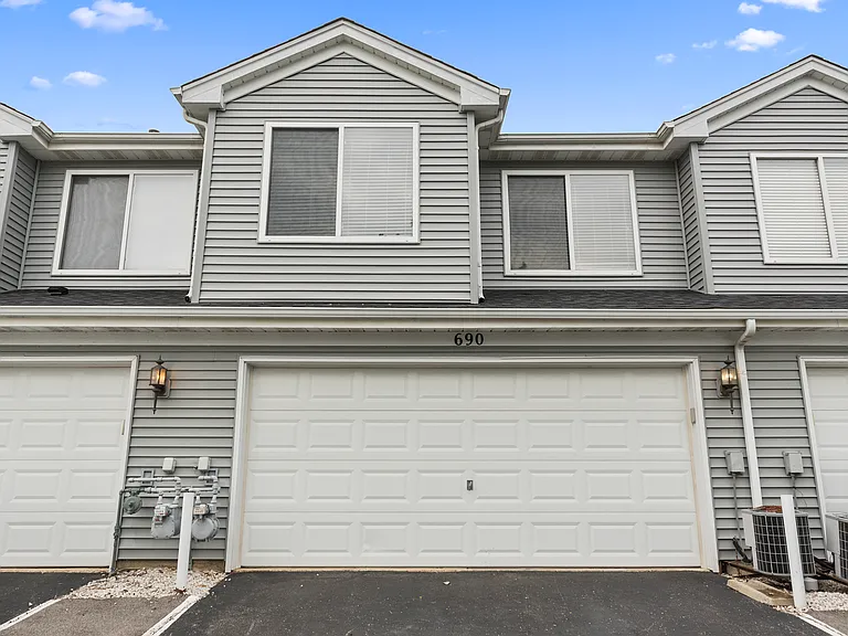 690 Lincoln Station Dr — Photo 18