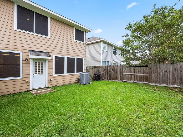 12475 Saratoga Woods Ln — Photo 26