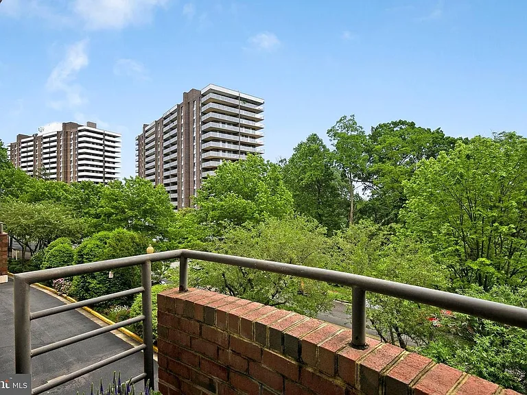 301 S Reynolds St #206 — Photo 6