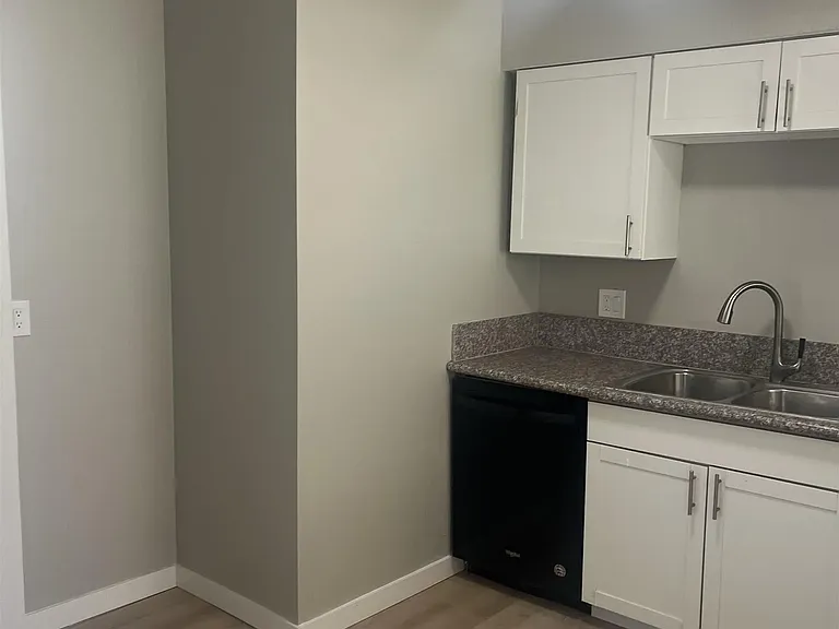 135 Cook St #3 — Photo 7