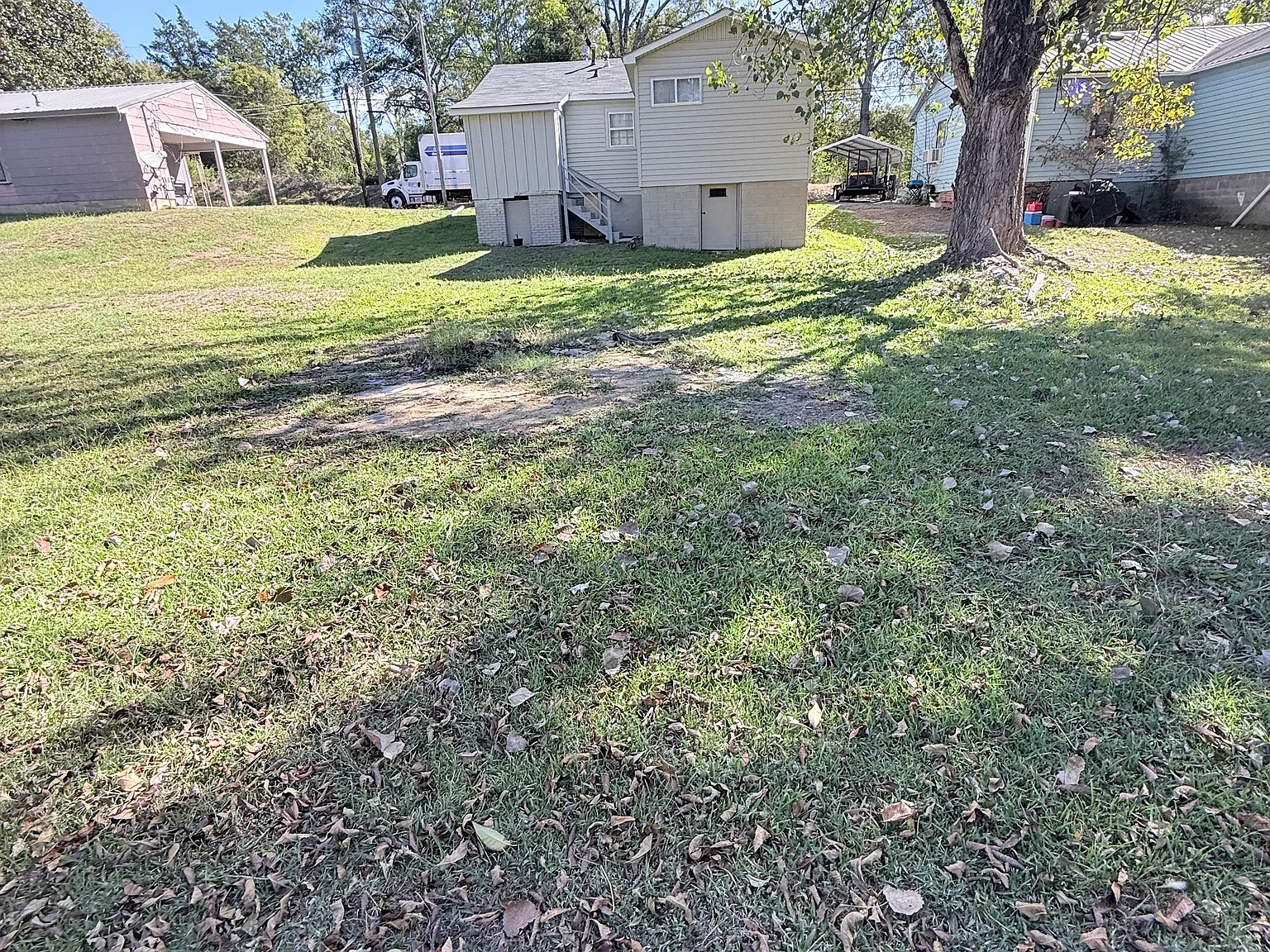 3 bed, 1000 sqft, $1,220 — Photo 2