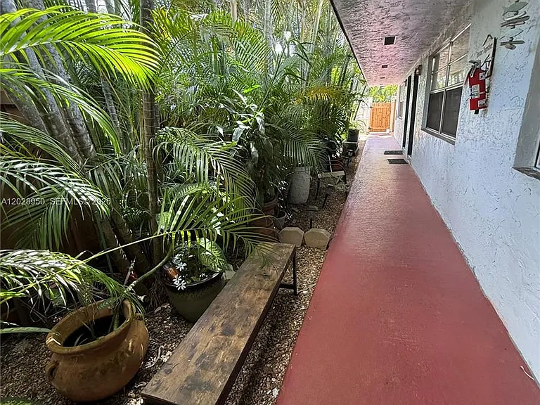 717 SW 13th Ave #2 — Photo 3