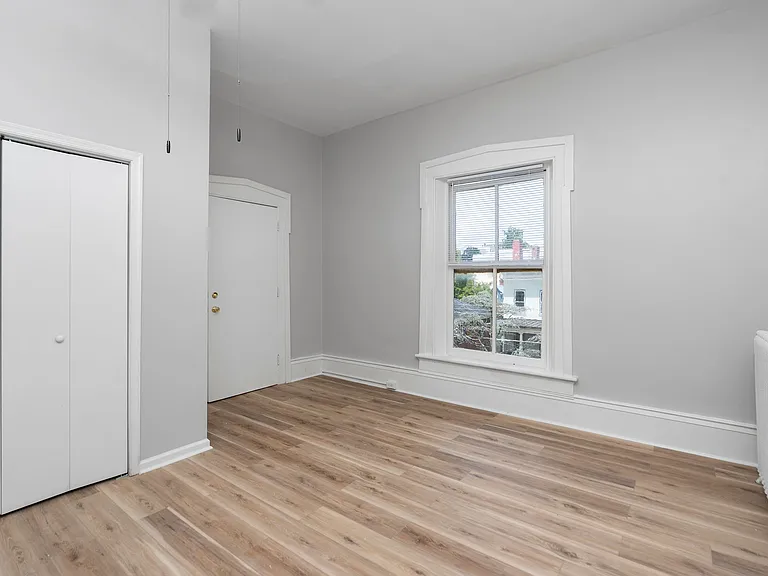 222 E Beverley St #2B — Photo 4