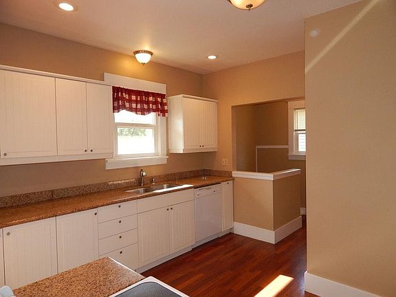 5th image of 2210 Lombard Ave #A