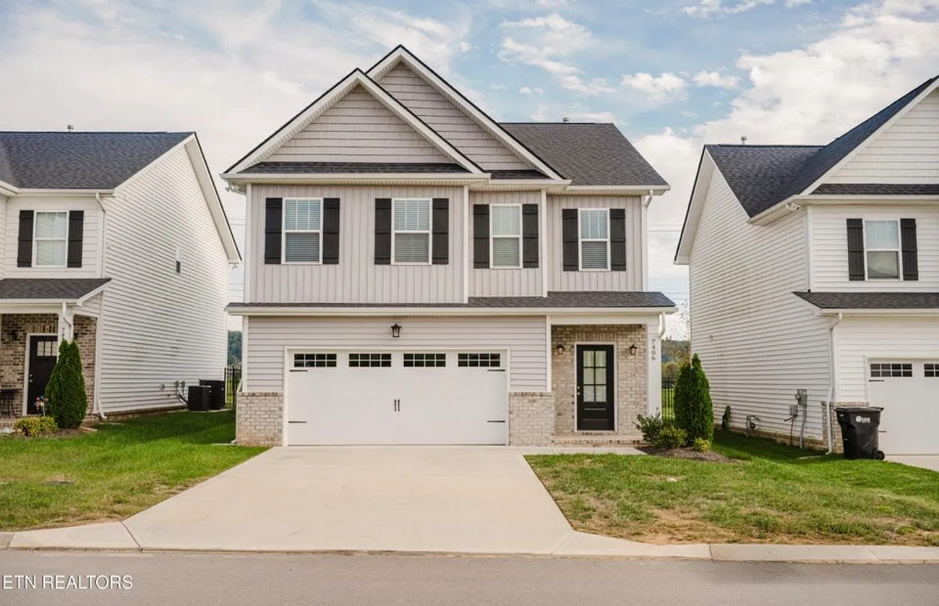 3 bed, 2298 sqft, $2,700 — Photo 1
