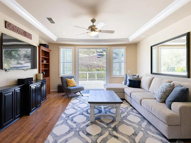 18652 Topanga Canyon Rd — Photo 18