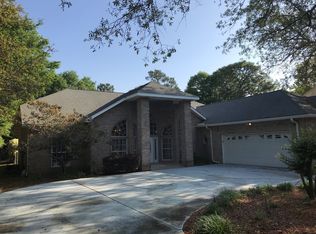 12 Sherwood Dr, Shalimar, FL 32579