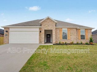 512 W Canada Dr, Farmington, AR 72730