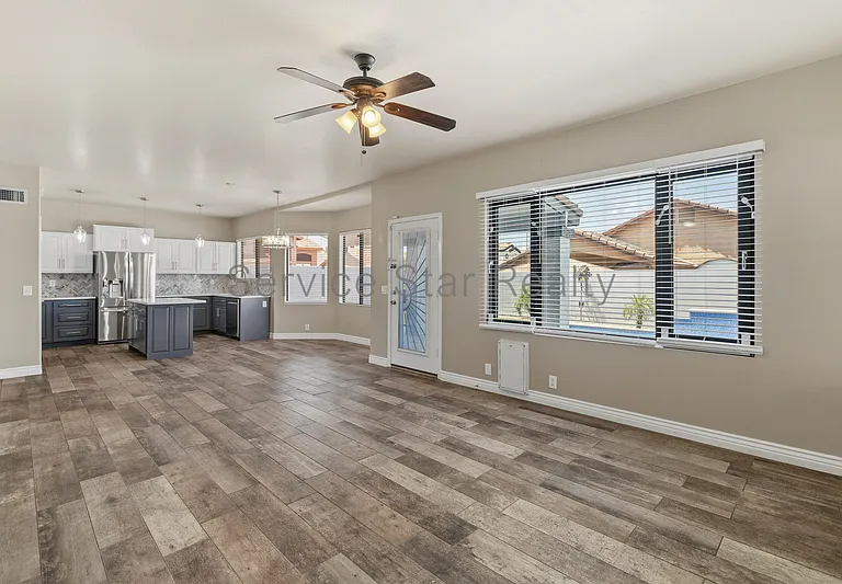 2104 E Behrend Dr — Photo 11