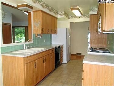 4th image of 22470 Hilliard Blvd