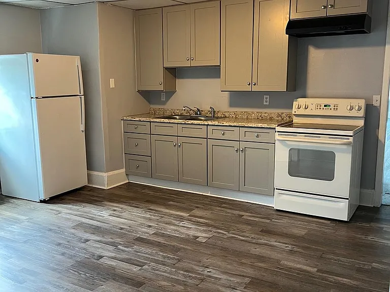 73 S Front St #4 — Photo 1