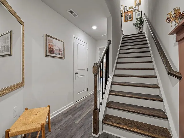 1052 Shoreside Dr — Photo 5
