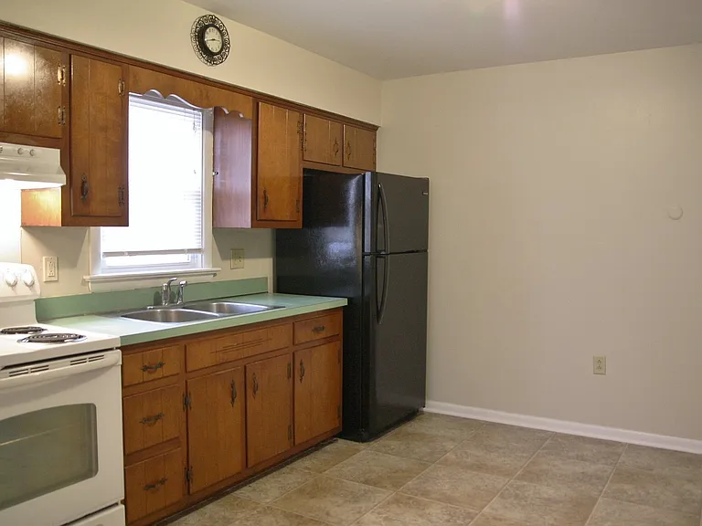 414 S Market St — Photo 3