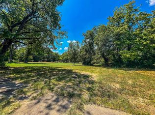 411 S Main St, Bonham, TX 75418