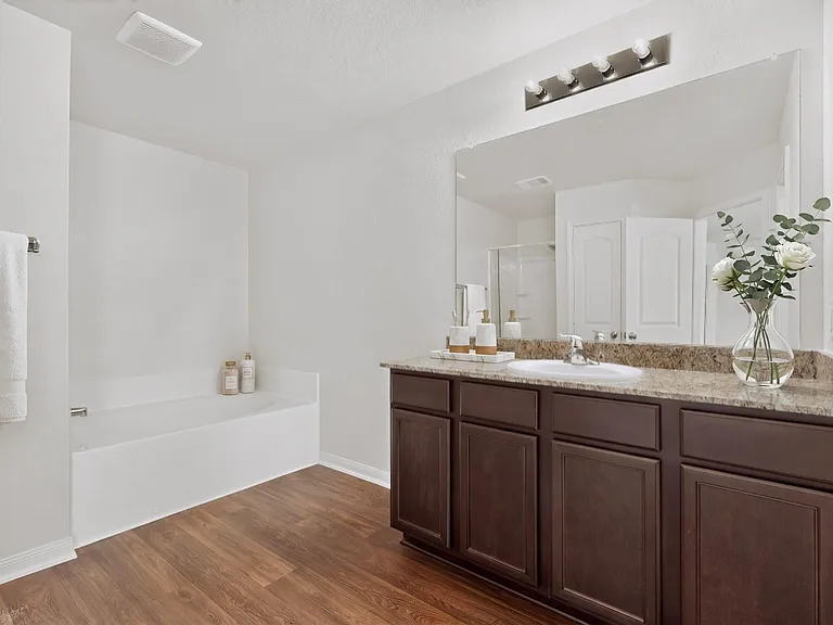 1382 Breanna Ln — Photo 16