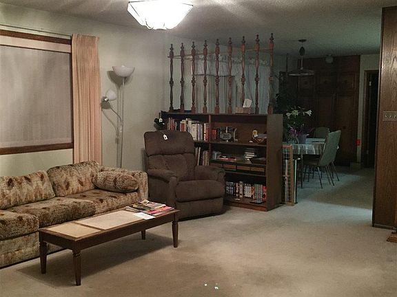 4th image of 600 E 8th St