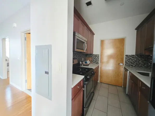 50 Oak St #102E, Bayonne, NJ 07002