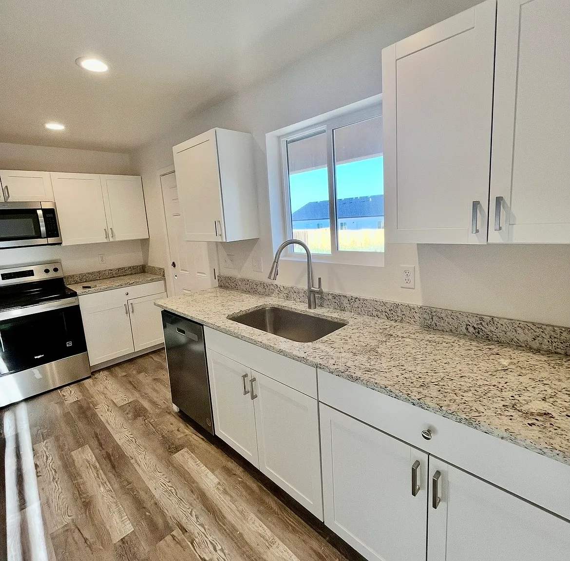 3 bed, 1400 sqft, $2,245 — Photo 1