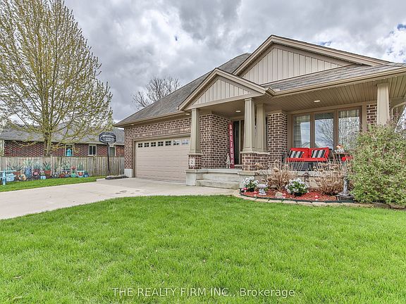 2nd image of 2 Ambleside Dr