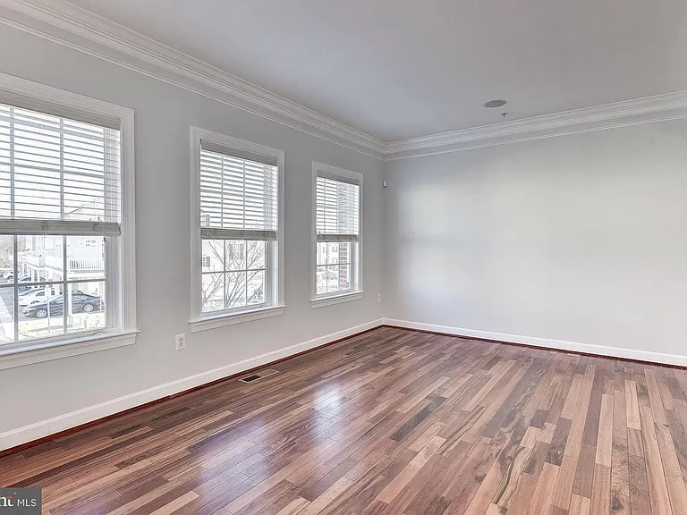 7576 Maidenhead Dr — Photo 15