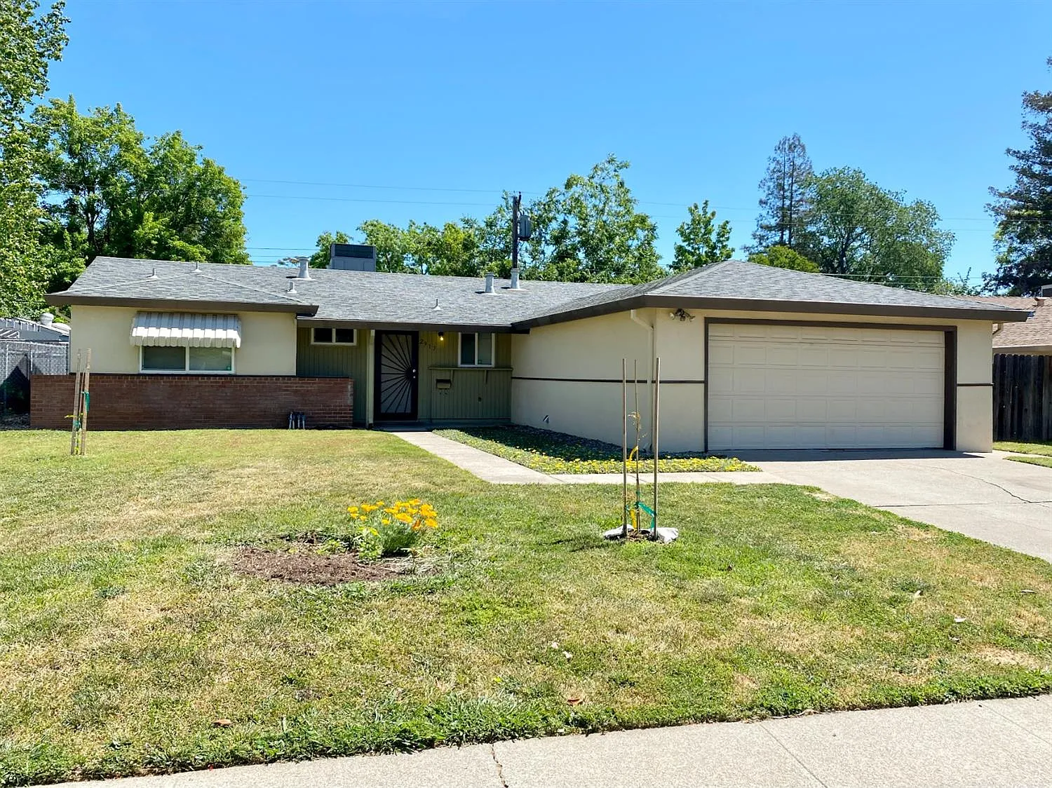 2917 Hunt Dr photo 1