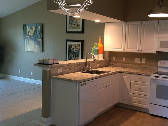 4th image of 4729 SW 11th Ct