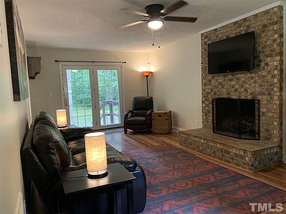 5th image of 2323 Darby Ln