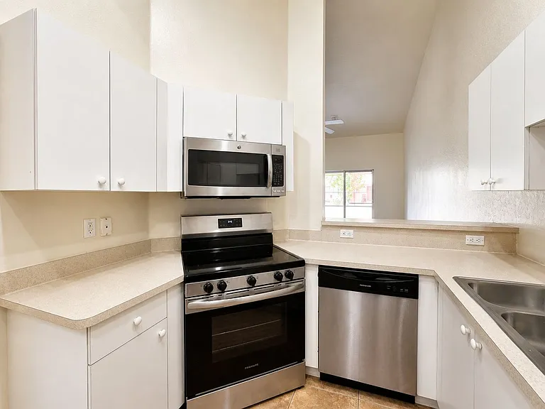 509 NE 24th Pl #A — Photo 4