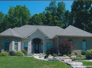 1106 White Oak Trl, Godfrey, IL 62035