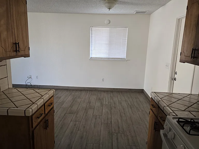 630 N Oxford St — Photo 5