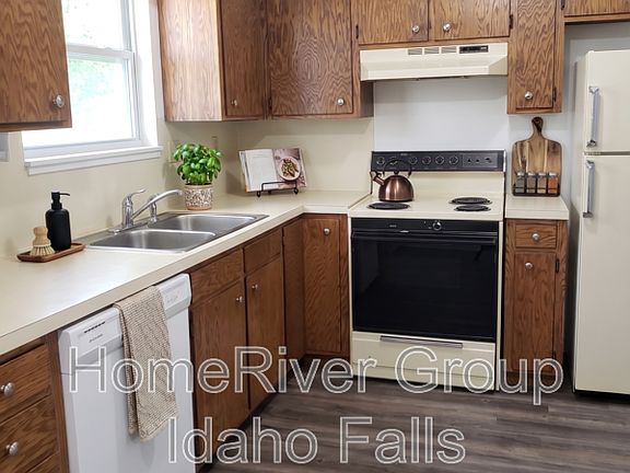 3rd image of 1753 Grandview Dr #4