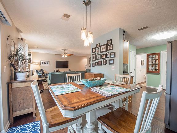 3rd image of 120 Crest Ct
