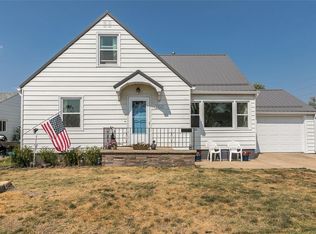 1814 1st Ave NW, Cedar Rapids, IA 52405