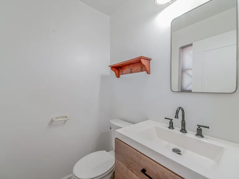 1674 E Princeton St — Photo 21