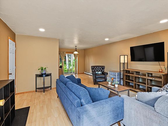 3rd image of 9184 James Blvd APT 1