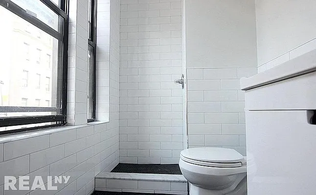 Rented by REAL New York | media 25